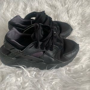 black nike huarache